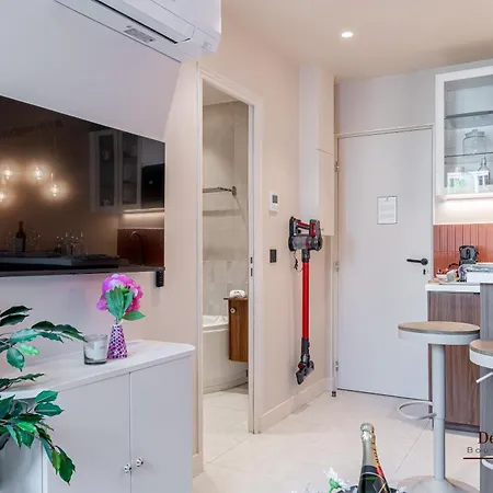 De Montescal Montparnasse Ac In A Prime Location 22 -36m2